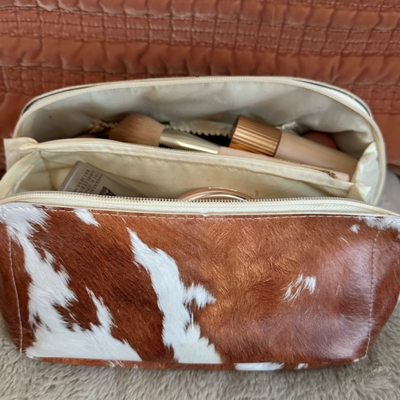 Cocoa Cow Jetsetter Expandable Makeup Bag - Picture 2 of 3